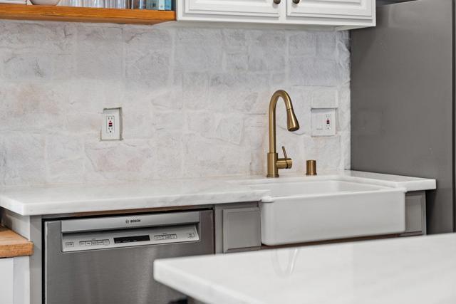 14245 Lora Drive, Los Gatos CA: https://media.crmls.org/mediaz/2769b1c0-c009-43fc-af7a-aef1cdaff148.jpg