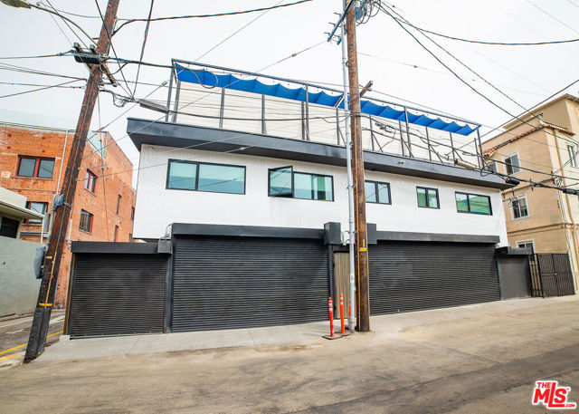 14 Brooks Avenue, Venice CA: https://media.crmls.org/mediaz/2769fe6f-1c93-47c7-b78a-28becc8f8908.jpg