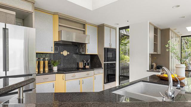 11 Hawk View, Portola Valley CA: https://media.crmls.org/mediaz/276a4e04-2b3c-4453-b62d-9d4da313843d.jpg