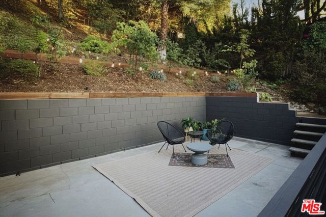 4934 La Roda Avenue, Los Angeles CA: https://media.crmls.org/mediaz/276a90fd-d8b5-4ac9-833f-a4dcff3cc64b.jpg