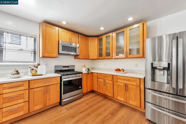 941 45Th St, Oakland CA: https://media.crmls.org/mediaz/276ae12e-452e-447f-aa2a-38cbc9794611.jpg