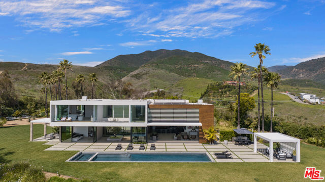 5601 Kanan Dume Road, Malibu CA: https://media.crmls.org/mediaz/276b1dbc-e877-4561-b831-64a96d85427e.jpg