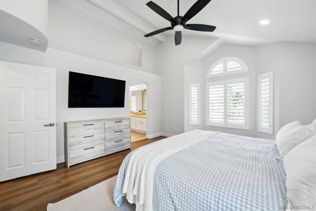 12135 Via San Loreno, San Diego CA: https://media.crmls.org/mediaz/276b2730-1026-4609-a9be-1a0718a2f45b.jpg