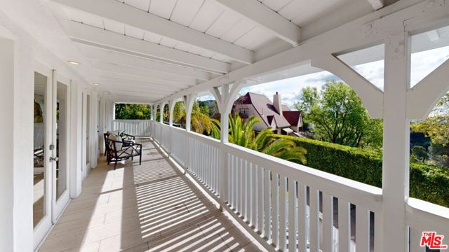 6240 Mulholland Highway, Los Angeles CA: https://media.crmls.org/mediaz/276b4c4c-fc42-4522-a4a8-a1ee0c08f5d8.jpg