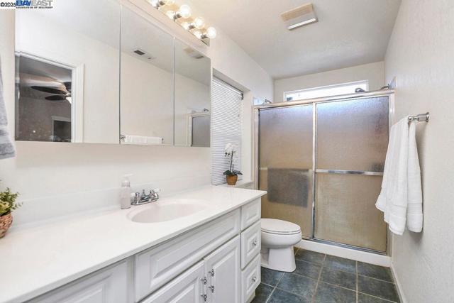 46 E Thirteenth St, Antioch CA: https://media.crmls.org/mediaz/276bab80-de6f-4d68-8c45-1df659251aa3.jpg