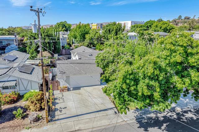 3685 Howe Court, Fremont CA: https://media.crmls.org/mediaz/276bc6d1-ecf3-4775-bbb0-04023050b694.jpg