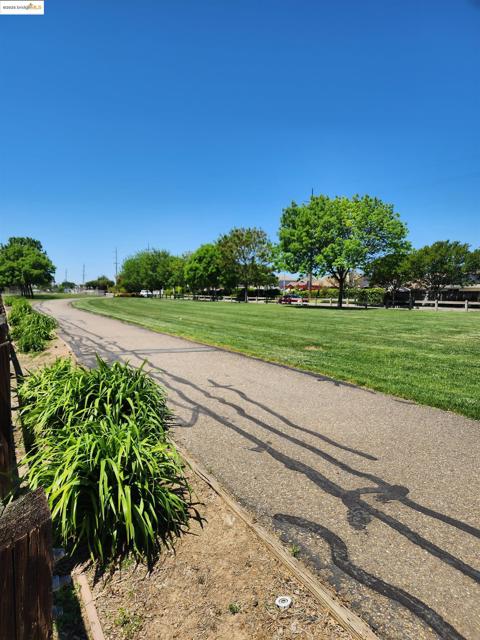 133 Havenwood Ave, Brentwood CA: https://media.crmls.org/mediaz/276cb838-fb11-4211-9093-c46063880b1d.jpg