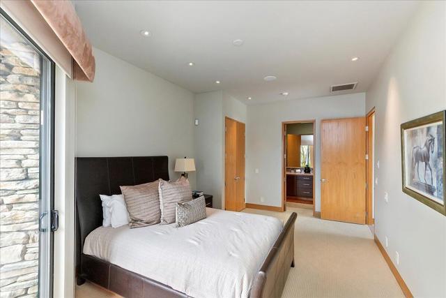 72 Royal Saint Georges Way, Rancho Mirage CA: https://media.crmls.org/mediaz/276d018e-5ba6-42a8-9d01-b0f375f6669e.jpg