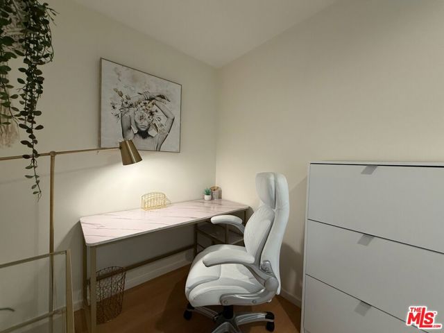 877 Francisco Street, Los Angeles CA: https://media.crmls.org/mediaz/276ddd1d-5842-44bf-a3e1-c7f9fd8042a4.jpg
