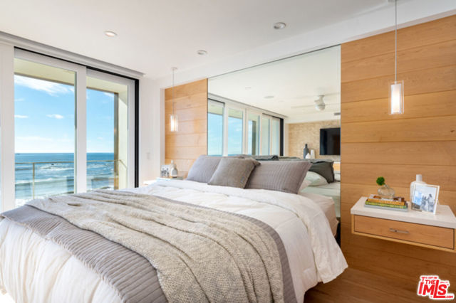 11950 BEACH CLUB Way, Malibu CA: https://media.crmls.org/mediaz/276e229e-5b40-4320-a250-56d308bca691.jpg