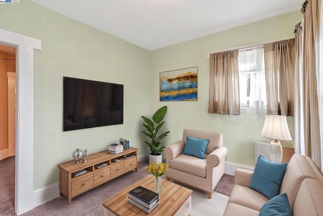 1540 16th Ave, Oakland CA: https://media.crmls.org/mediaz/276ec0ab-bb93-4632-b88f-93cc45f1b5af.jpg