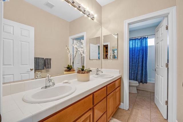 2461 Ancona Cir, Livermore CA: https://media.crmls.org/mediaz/276ede4c-c141-4b62-88d0-8d544836defe.jpg