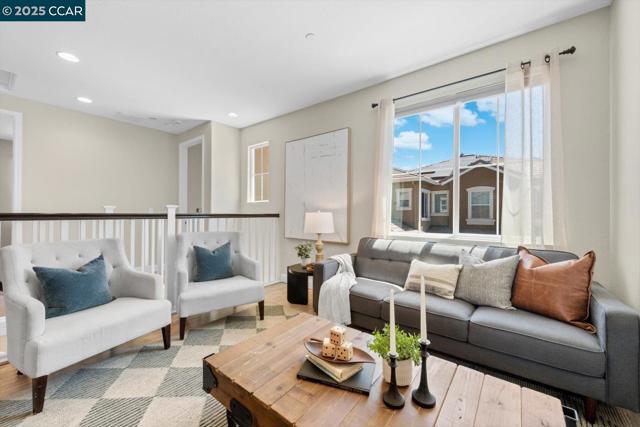 240 Alta St, Brentwood CA: https://media.crmls.org/mediaz/276f42bb-7262-4372-bacb-e1074ca343d0.jpg