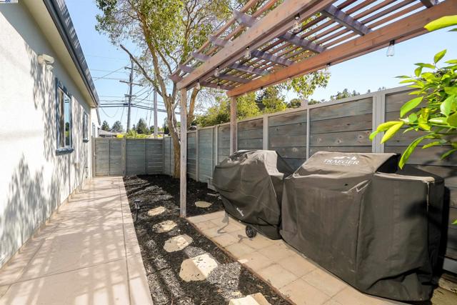3254 Keith Ave, Castro Valley CA: https://media.crmls.org/mediaz/276f79b3-ad20-44be-b817-bdb096f0b34b.jpg