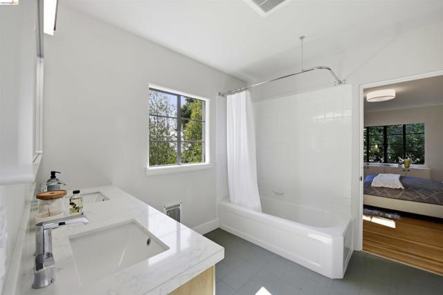 44 Highgate Rd, Kensington CA: https://media.crmls.org/mediaz/276fab98-10c7-4de0-a950-e798ef8871f5.jpg
