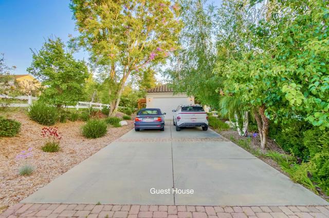 1495 Meredith Road, Fallbrook CA: https://media.crmls.org/mediaz/276fc351-042d-4966-914b-d6fa3bca63c3.jpg