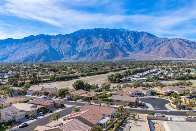 2590 Windmill Way, Palm Springs CA: https://media.crmls.org/mediaz/276fd247-581d-49f6-b70d-3f184af648fd.jpg