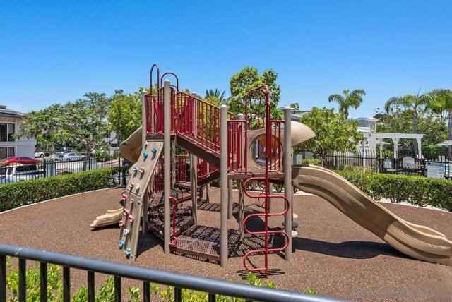 3514 Shoreline Bluff Ln, San Diego CA: https://media.crmls.org/mediaz/276ffb01-4f69-46ff-bb36-fe34741c6399.jpg