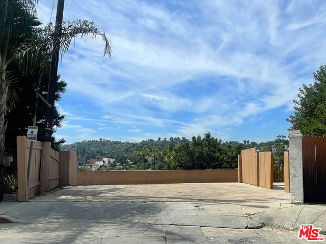 4780 Hub Street, Los Angeles CA: https://media.crmls.org/mediaz/2770e486-30a3-4b5a-9096-1f1311c6d4ba.jpg