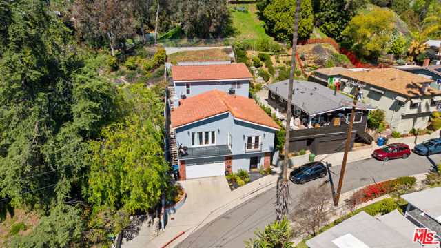 2655 Saxon Drive, Los Angeles CA: https://media.crmls.org/mediaz/27713fbf-f2d0-4be9-8203-d5af22a85db2.jpg