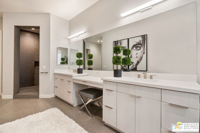 504 Retreat Circle, Palm Desert CA: https://media.crmls.org/mediaz/27714bf4-c6bd-42a2-bd02-b49a9f7e0ce8.jpg