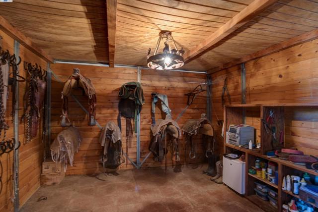 5281 Chiles Pope Valley Rd,  CA: https://media.crmls.org/mediaz/27717cf5-f814-45a3-910e-9b2a949e48f4.jpg