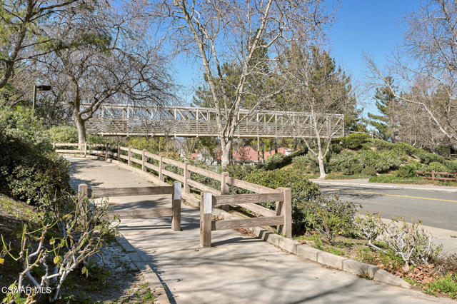 24145 Del Monte Drive, Valencia CA: https://media.crmls.org/mediaz/27719342-01df-439b-bb02-95ab6bdf65b9.jpg