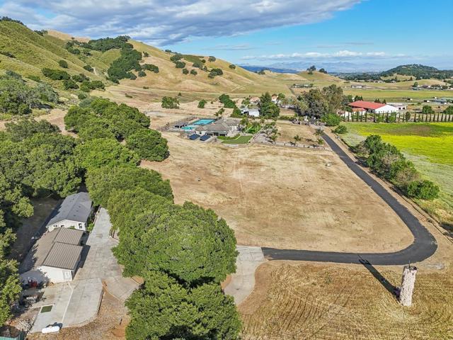 2995 Day Road, Gilroy CA: https://media.crmls.org/mediaz/2771e30f-4ae6-4452-aa08-8b7c272fdc94.jpg