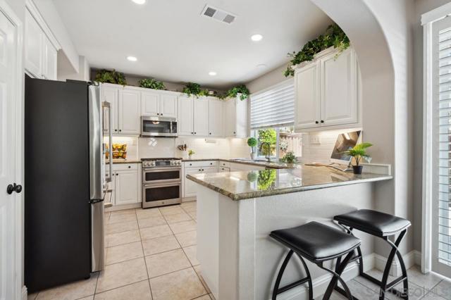 11353 Creekstone Ln, San Diego CA: https://media.crmls.org/mediaz/277226d6-f215-4987-ae40-cc7fb2a8d4f6.jpg