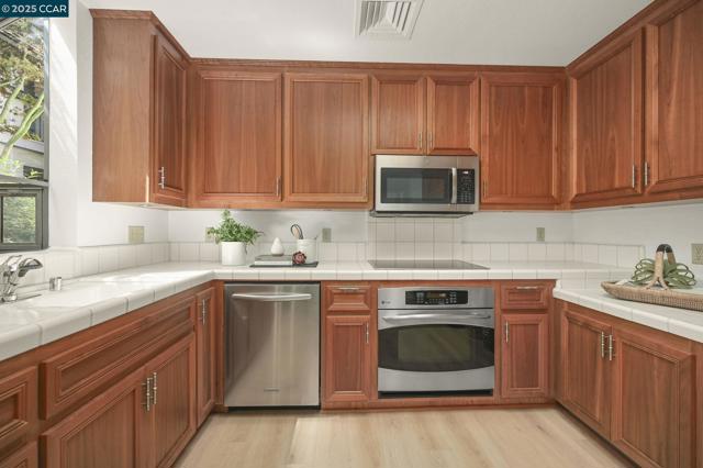 5920 Horsemans Canyon, Walnut Creek CA: https://media.crmls.org/mediaz/277239b6-7e73-41ff-a477-ee1775f690aa.jpg