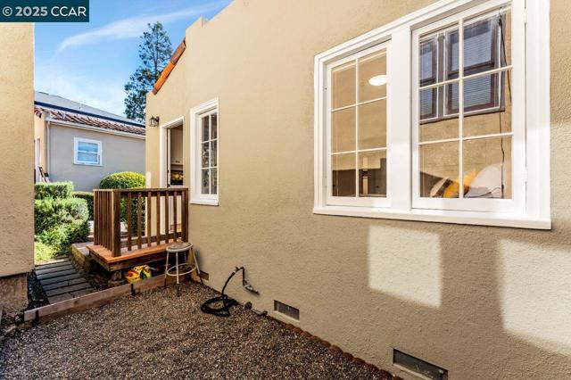 654 Mandana Blvd, Oakland, California 94610, 1 Bedroom Bedrooms, ,1 BathroomBathrooms,Condominium,For Sale,Mandana Blvd,41086148
