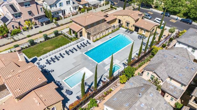 3340 Giovanni Way, Dublin CA: https://media.crmls.org/mediaz/27730f69-5f14-4e9f-92ad-e0b17c184055.jpg