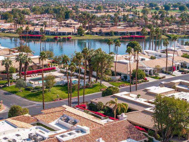 54877 Inverness Way, La Quinta CA: https://media.crmls.org/mediaz/2775da04-fc3b-461c-9fbd-8dc2672665b3.jpg