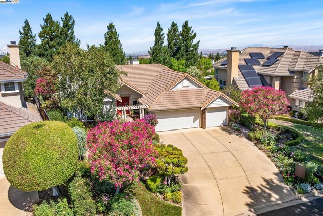 444 Cabonia Ct, Pleasanton CA: https://media.crmls.org/mediaz/27761b48-114b-48ba-b888-09c1b413eaf9.jpg