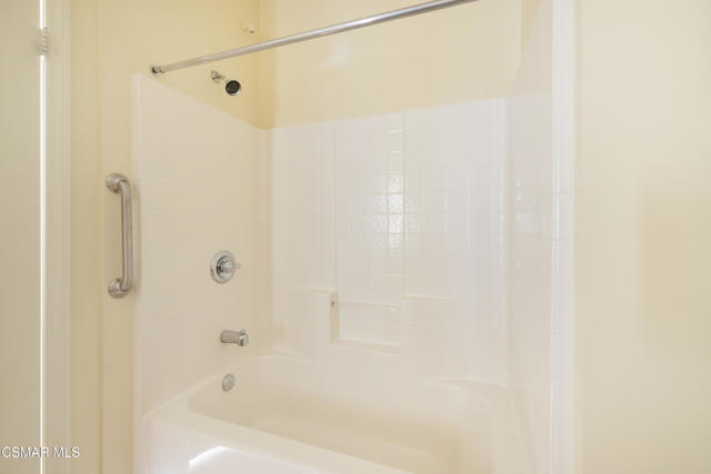 485 Country Club Drive, Simi Valley CA: https://media.crmls.org/mediaz/27763764-2daa-4d32-9915-67f5dc4baaf4.jpg