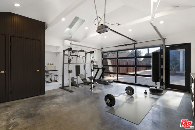 248 N Canyon Boulevard, Monrovia CA: https://media.crmls.org/mediaz/27765f91-3611-433e-9386-f04c9bd05f86.jpg