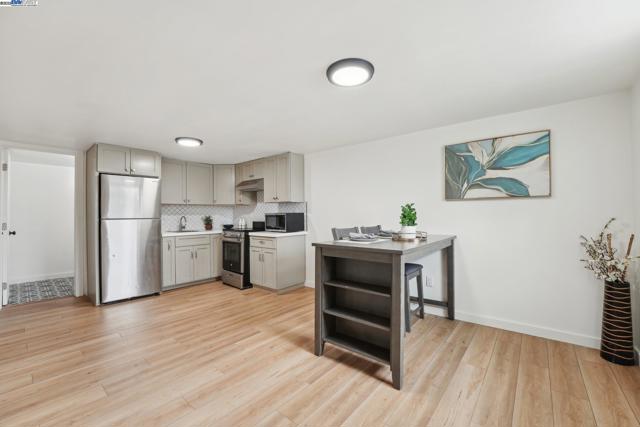 2155 42nd Ave, Oakland CA: https://media.crmls.org/mediaz/2776983d-f5f3-45fc-aeb9-a23b93a38583.jpg