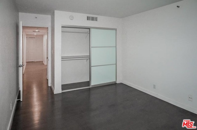 600 W 9Th Street, Los Angeles CA: https://media.crmls.org/mediaz/2776fe0e-a536-4942-9d04-93159be0ad88.jpg