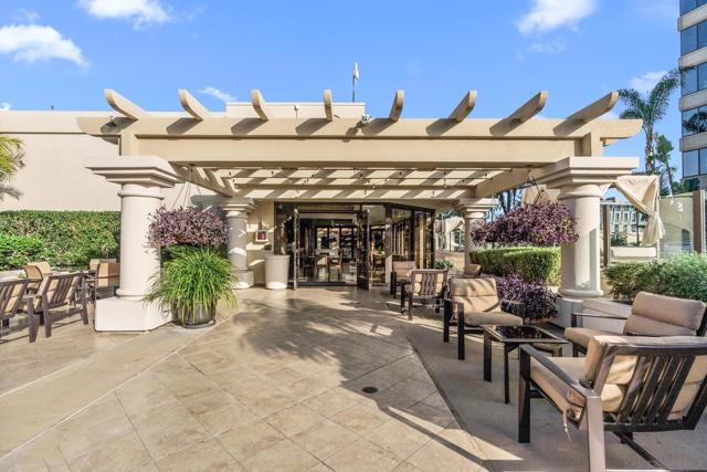 100 Harbor Dr, San Diego CA: https://media.crmls.org/mediaz/27779439-fd4b-42d8-899a-93c7f195e724.jpg