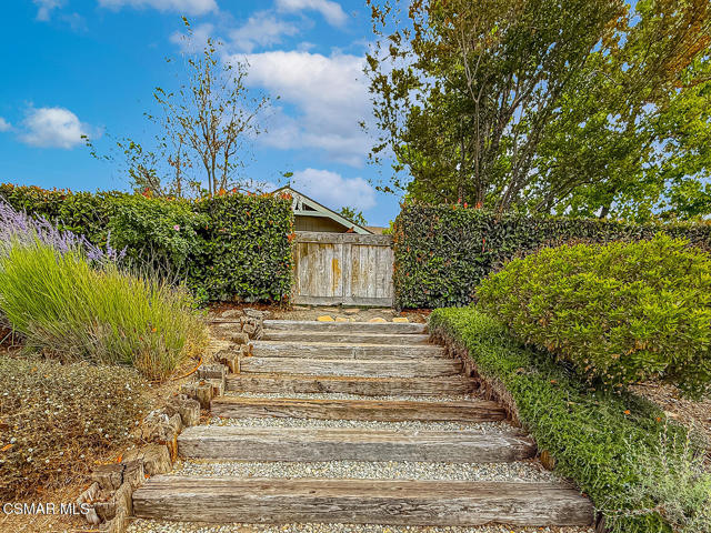 1888 El Monte Drive, Thousand Oaks CA: https://media.crmls.org/mediaz/2777e07d-9909-422d-b728-dfe9eed29b70.jpg
