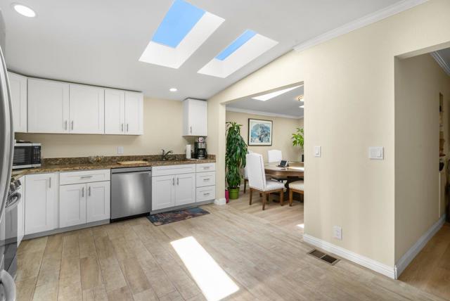 2659 Garfield Street, San Mateo CA: https://media.crmls.org/mediaz/27782288-30d3-42c6-90e9-86d6ee0258ff.jpg