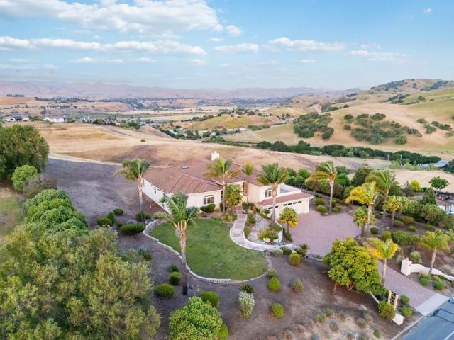 4165 Ashford Circle, Hollister CA: https://media.crmls.org/mediaz/27784eab-fb5b-4ef3-92ce-dede988a5d0d.jpg