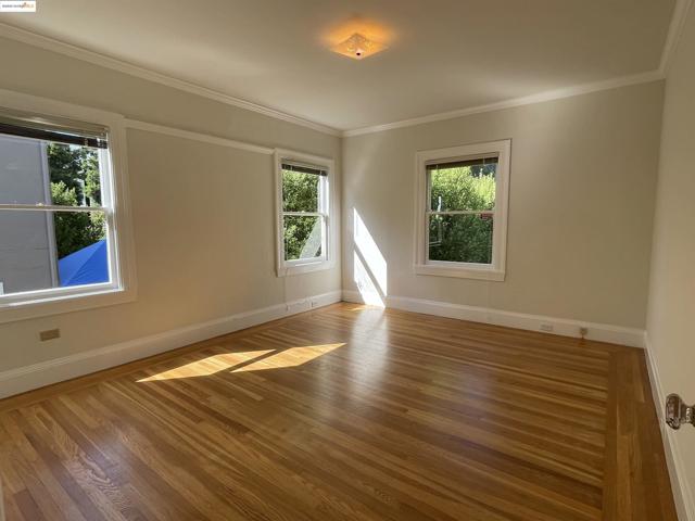 1159 Winsor, Piedmont CA: https://media.crmls.org/mediaz/27788c55-9afb-4402-85ab-0d6ed14b59de.jpg