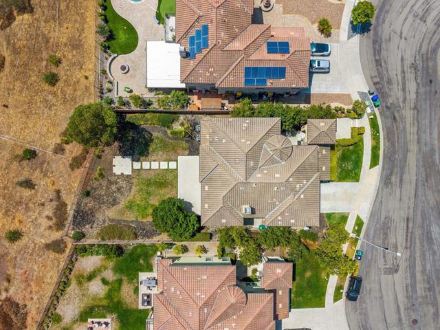 5527 Alexandrine Ct, Oceanside CA: https://media.crmls.org/mediaz/27789bcb-cd98-4074-8dc9-d34ff1b13be7.jpg
