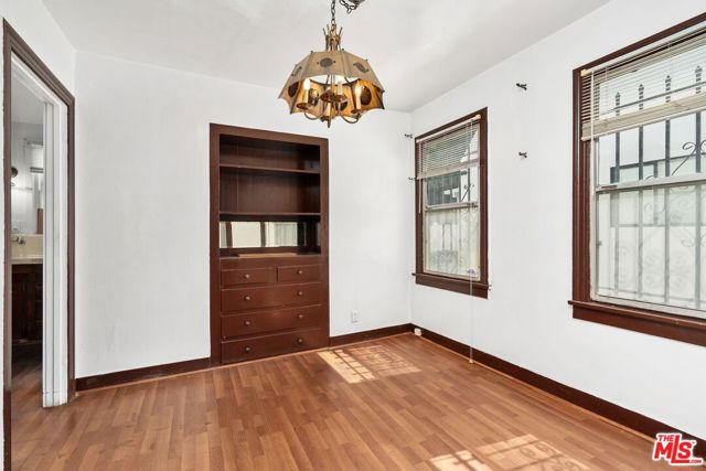 5021 Elmwood Avenue, Los Angeles CA: https://media.crmls.org/mediaz/2778c3d5-1c71-4984-b436-135b658386b9.jpg