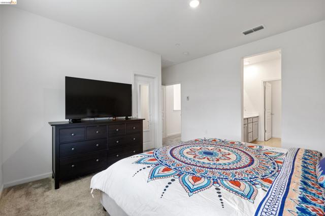 Image 30 of 58 For 16306 Ridgehaven Dr  Unit 104