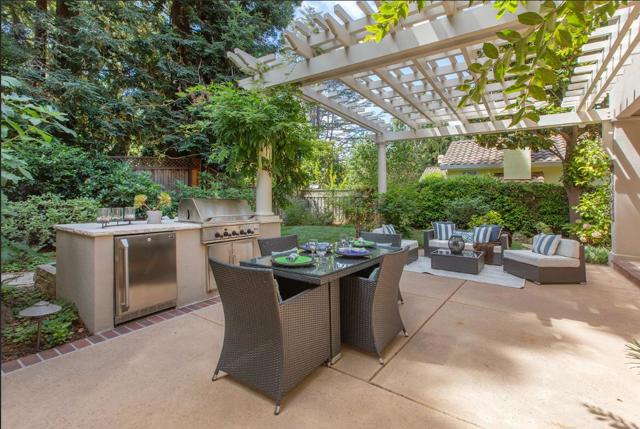 158 Seminary Drive, Menlo Park CA: https://media.crmls.org/mediaz/2778f19e-6e54-49cc-9af1-aada4fc9db99.jpg