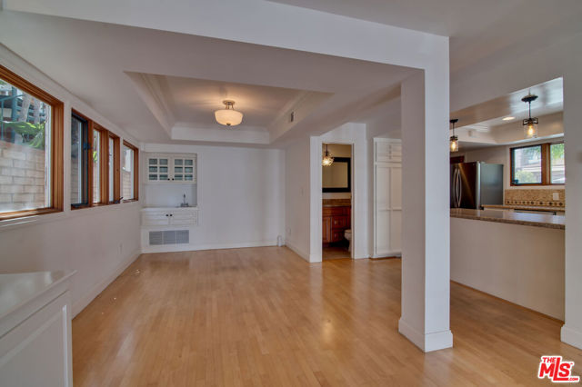 127 Abalone Avenue, Newport Beach CA: https://media.crmls.org/mediaz/27790c8f-f560-45e5-a159-ec4506179466.jpg