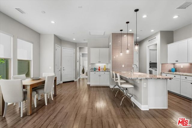 86 Burgundy, Rancho Mirage CA: https://media.crmls.org/mediaz/277957f6-fc47-4d61-8efc-8917bd2f614d.jpg