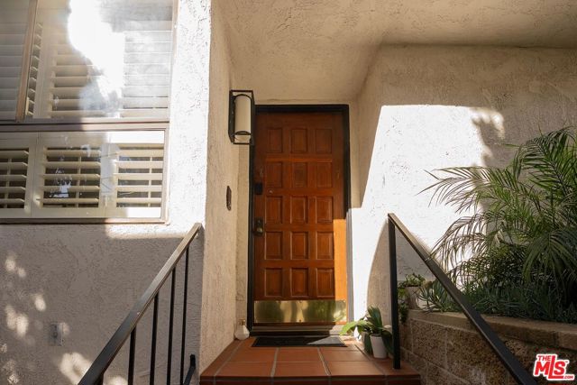 1119 23rd Street, Santa Monica CA: https://media.crmls.org/mediaz/27796496-107a-47f7-91a3-5c7009ae1944.jpg